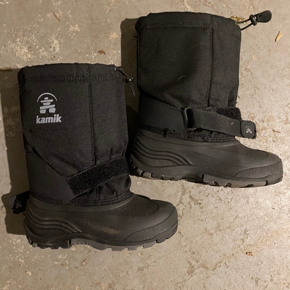 Kamik boots size 4Y